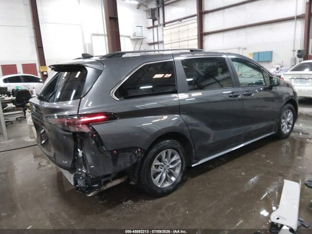 2025 TOYOTA SIENNA LE 4