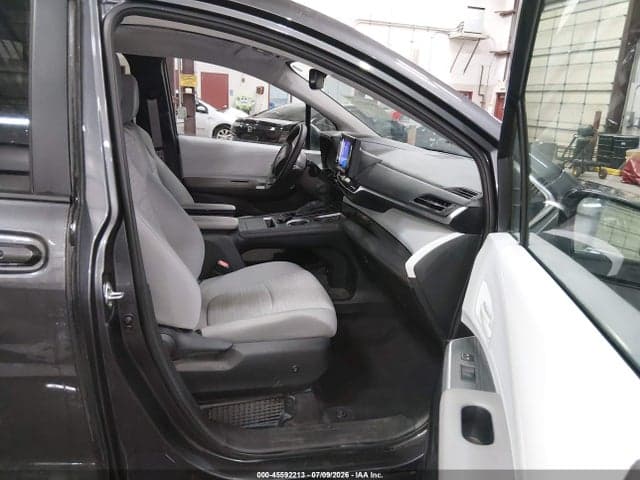 2025 TOYOTA SIENNA LE 5