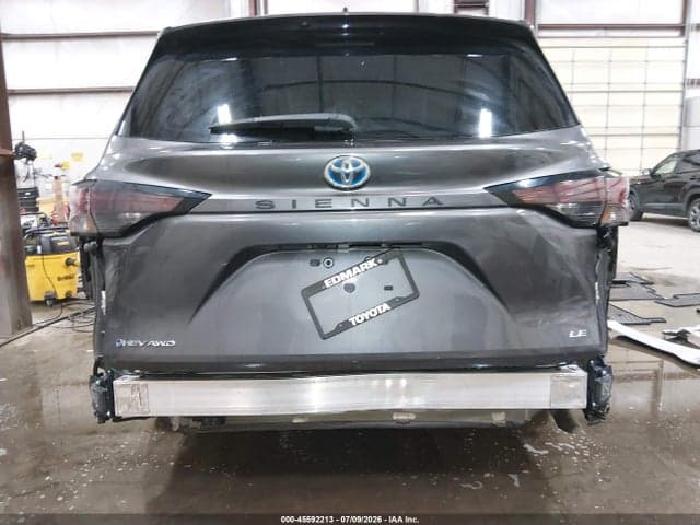 2025 TOYOTA SIENNA LE 6