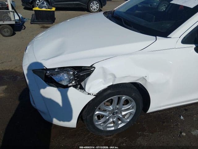 2017 TOYOTA YARIS IA 18