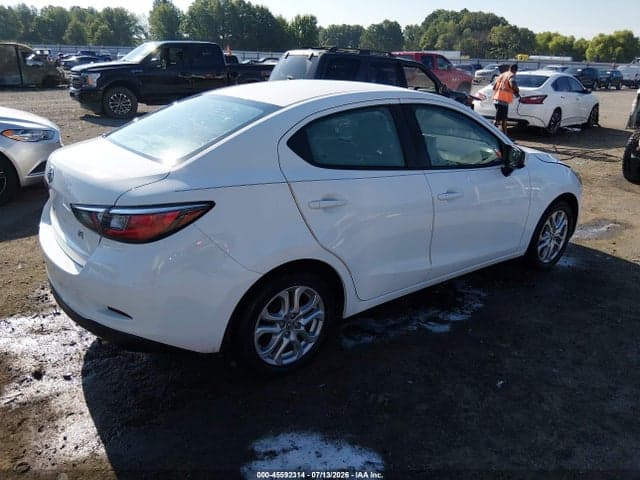 2017 TOYOTA YARIS IA 4