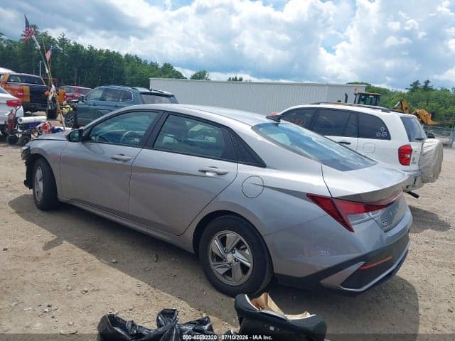 2025 HYUNDAI ELANTRA SE 3