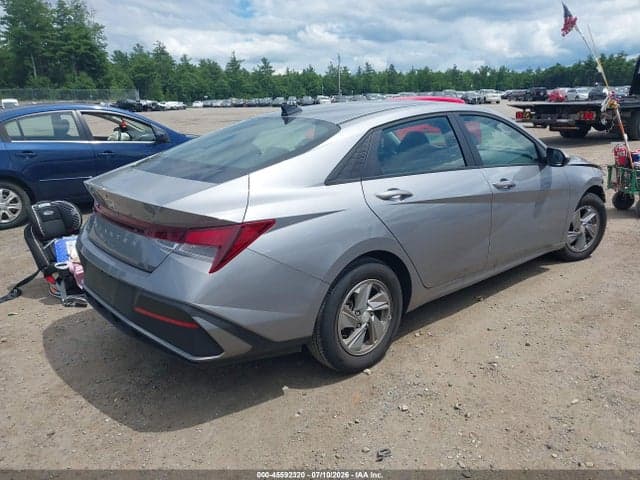 2025 HYUNDAI ELANTRA SE 4