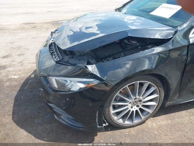 2020 MERCEDES-BENZ A 220 6
