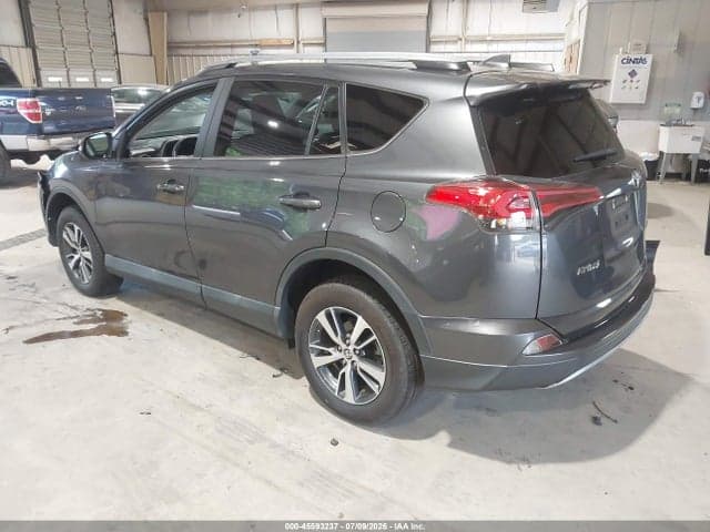 2018 TOYOTA RAV4 XLE 3