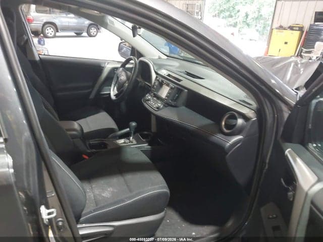 2018 TOYOTA RAV4 XLE 5