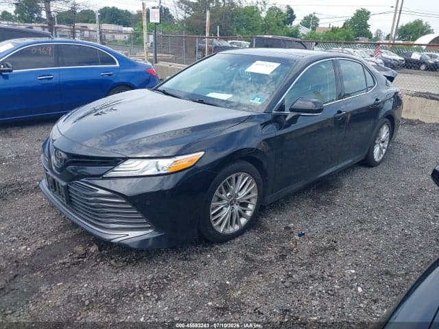 2018 TOYOTA CAMRY XLE 2