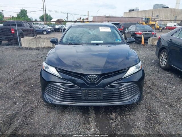 2018 TOYOTA CAMRY XLE 12