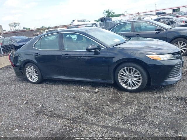 2018 TOYOTA CAMRY XLE 13