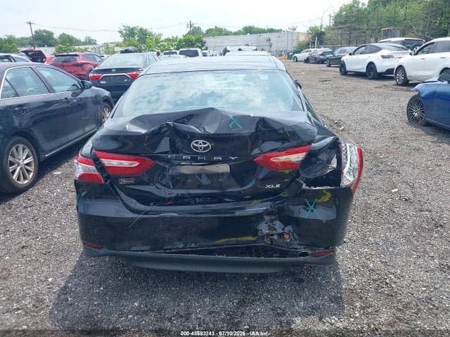 2018 TOYOTA CAMRY XLE 16