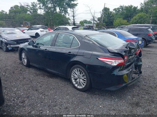 2018 TOYOTA CAMRY XLE 3