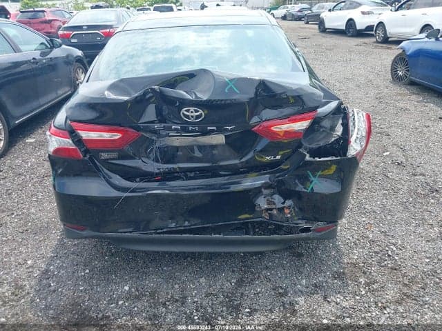 2018 TOYOTA CAMRY XLE 6