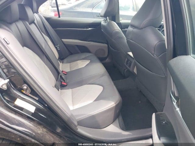 2018 TOYOTA CAMRY XLE 8