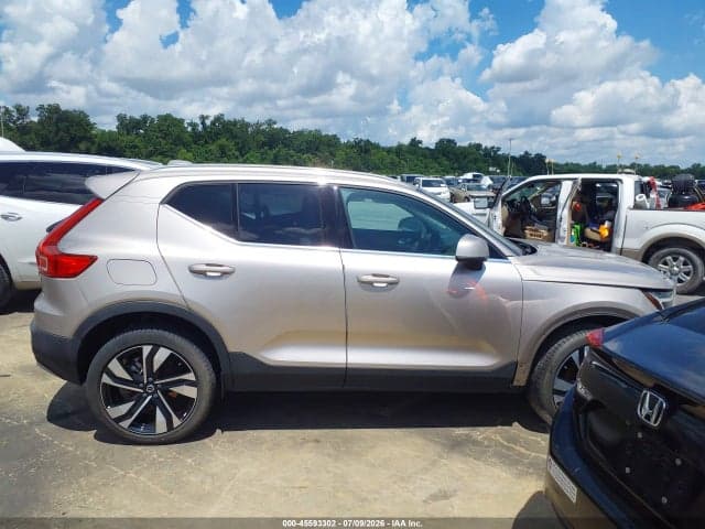 2023 VOLVO XC40 B5 PLUS BRIGHT THEME 13