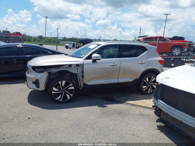 2023 VOLVO XC40 B5 PLUS BRIGHT THEME 14