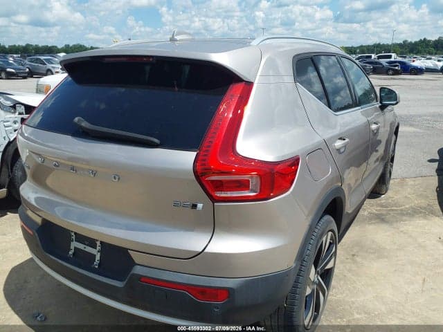 2023 VOLVO XC40 B5 PLUS BRIGHT THEME 4