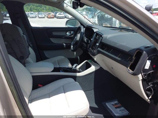 2023 VOLVO XC40 B5 PLUS BRIGHT THEME 5