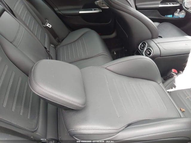 2024 MERCEDES-BENZ C 300 8