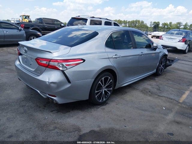2020 TOYOTA CAMRY SE 4