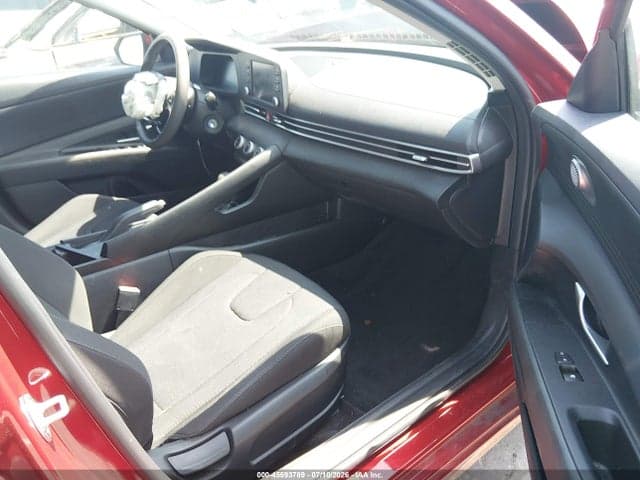 2025 HYUNDAI ELANTRA SE 5