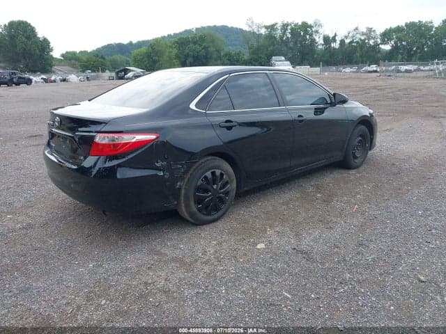 2017 TOYOTA CAMRY LE 4