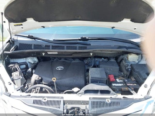 2017 TOYOTA SIENNA LIMITED PREMIUM 7 PASSENGER 10