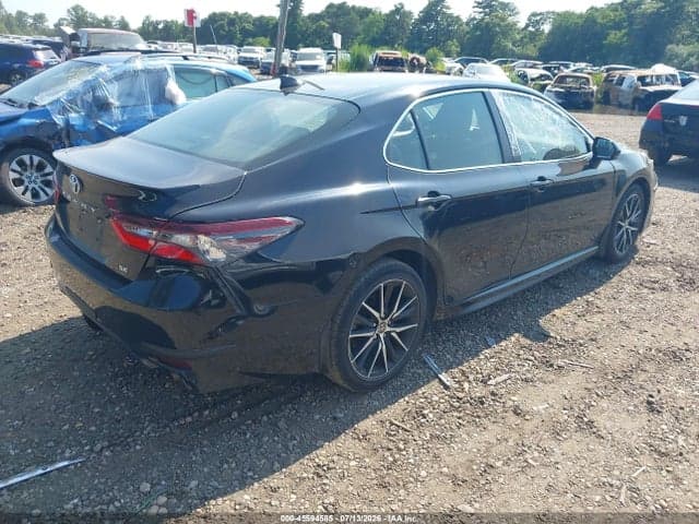 2021 TOYOTA CAMRY SE 4