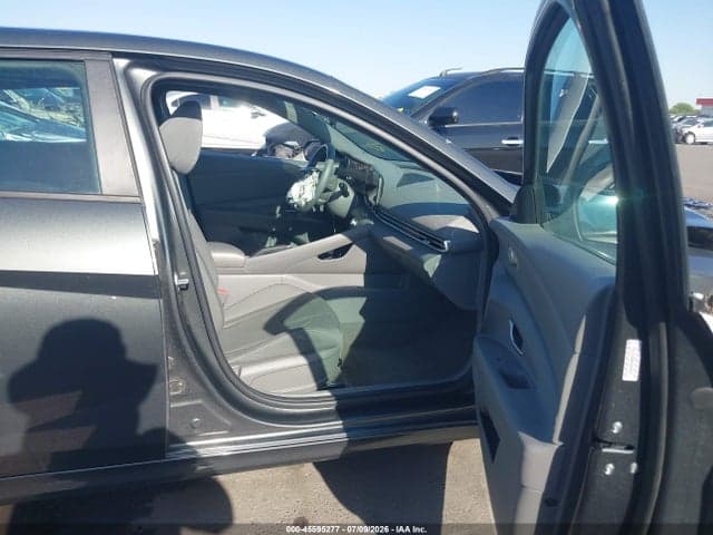 2024 HYUNDAI ELANTRA SEL 5