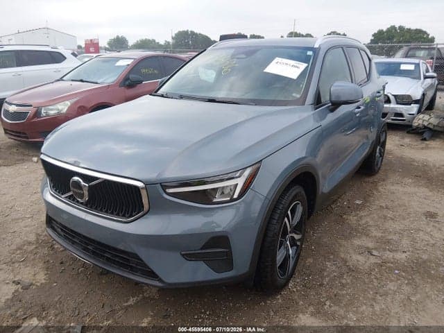2023 VOLVO XC40 B5 CORE 2