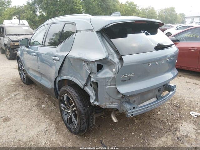 2023 VOLVO XC40 B5 CORE 3