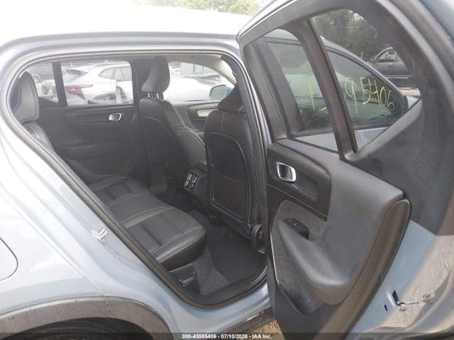 2023 VOLVO XC40 B5 CORE 8