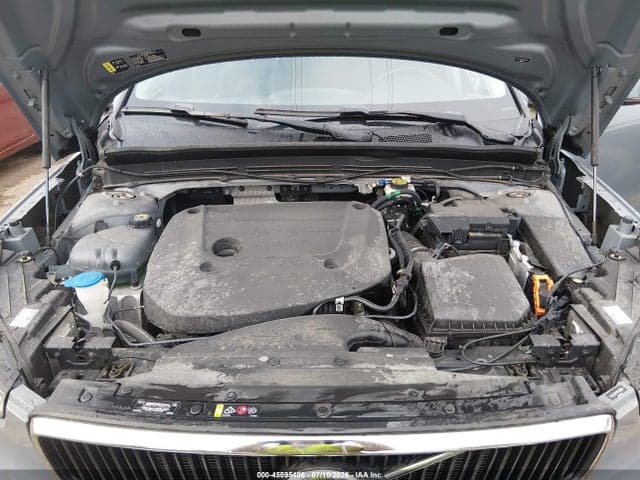 2023 VOLVO XC40 B5 CORE 10