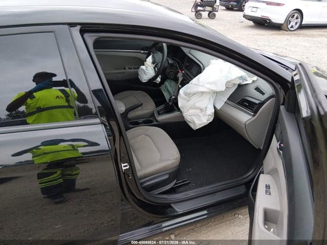 2020 HYUNDAI ELANTRA SE 5
