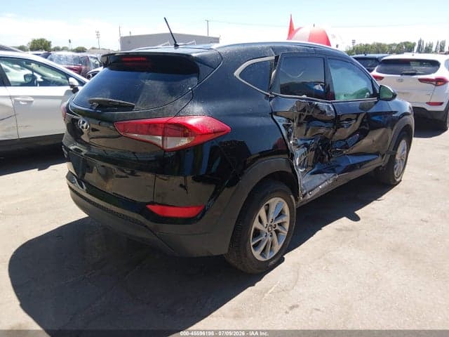 2017 HYUNDAI TUCSON SE 4