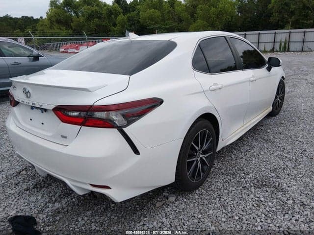 2021 TOYOTA CAMRY SE 4