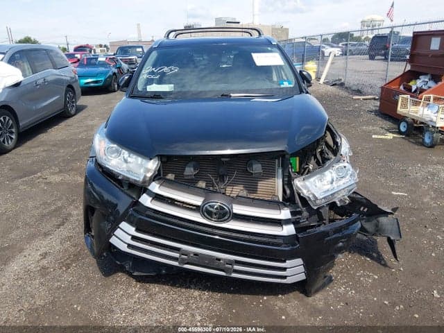 2018 TOYOTA HIGHLANDER XLE 12