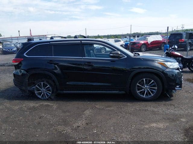 2018 TOYOTA HIGHLANDER XLE 13