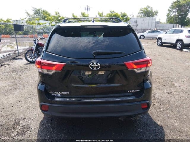 2018 TOYOTA HIGHLANDER XLE 16