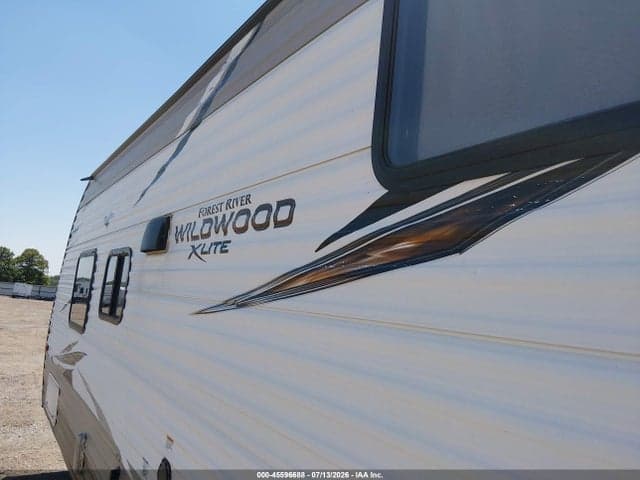 2018 FOREST RIVER WILDWOOD X-LITE 201BHXL TRAVEL TRAILER 6