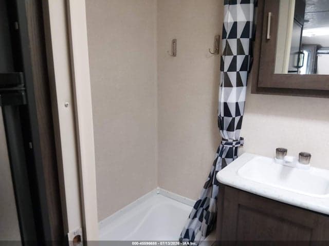 2018 FOREST RIVER WILDWOOD X-LITE 201BHXL TRAVEL TRAILER 10