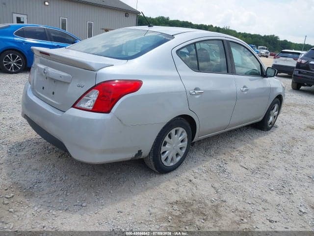 2017 NISSAN VERSA 1.6 SV 4