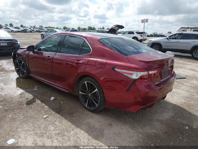 2018 TOYOTA CAMRY XSE 3