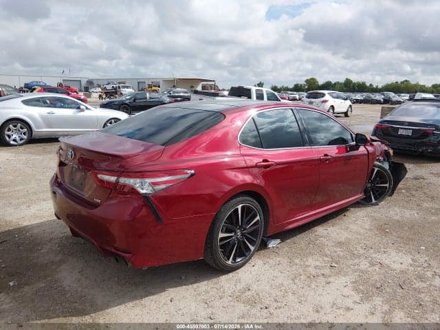 2018 TOYOTA CAMRY XSE 4