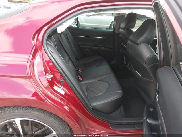 2018 TOYOTA CAMRY XSE 8