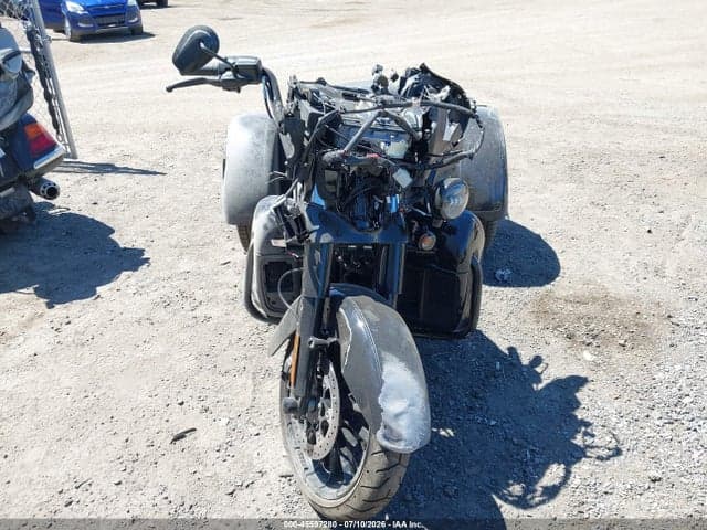 2025 HARLEY-DAVIDSON FLHTCUTG 5