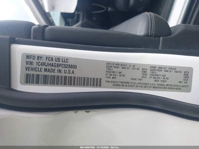 2023 JEEP GRAND CHEROKEE LAREDO 4X4 9