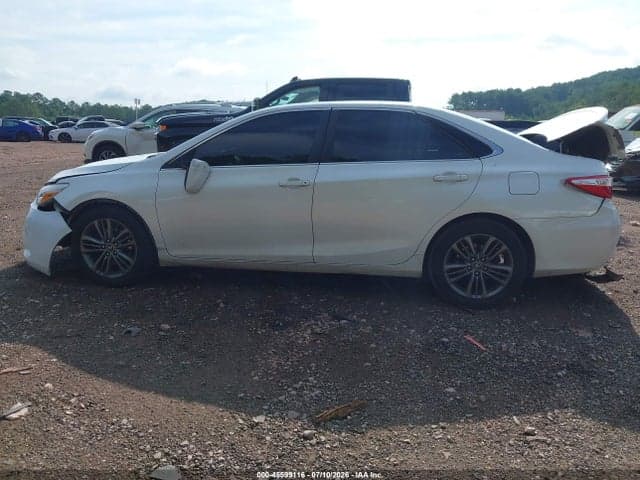 2017 TOYOTA CAMRY SE 14