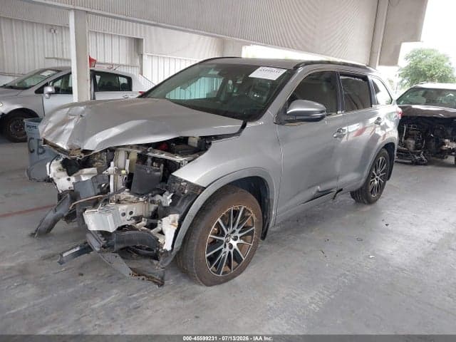 2017 TOYOTA HIGHLANDER SE 2