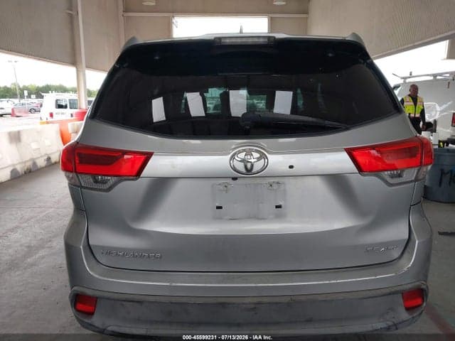 2017 TOYOTA HIGHLANDER SE 17