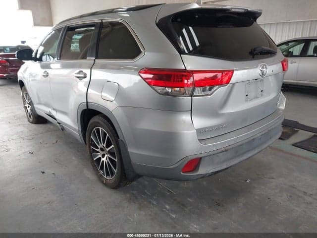 2017 TOYOTA HIGHLANDER SE 3